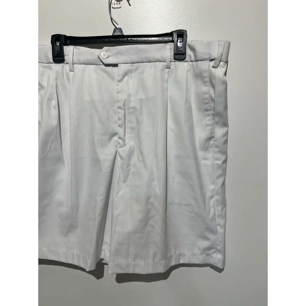 Bocaccio Golf Mens White Pleated Performance Shorts Classic Fit size 34